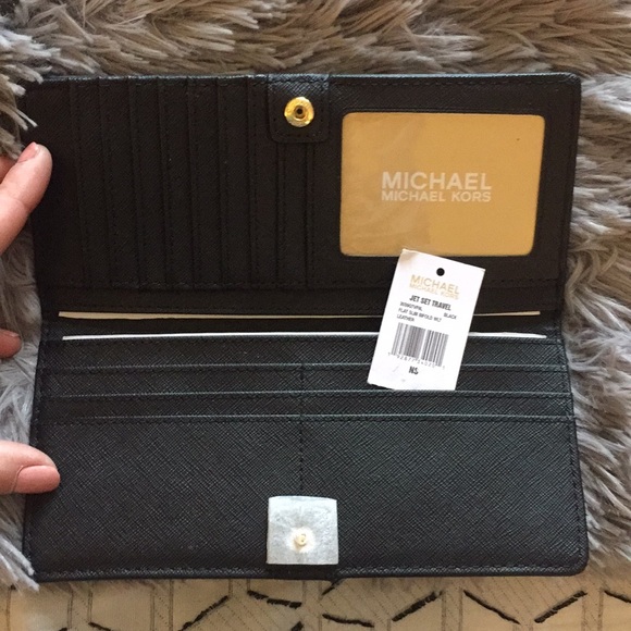 Michael Kors Jetset Wallet - Picture 4 of 6